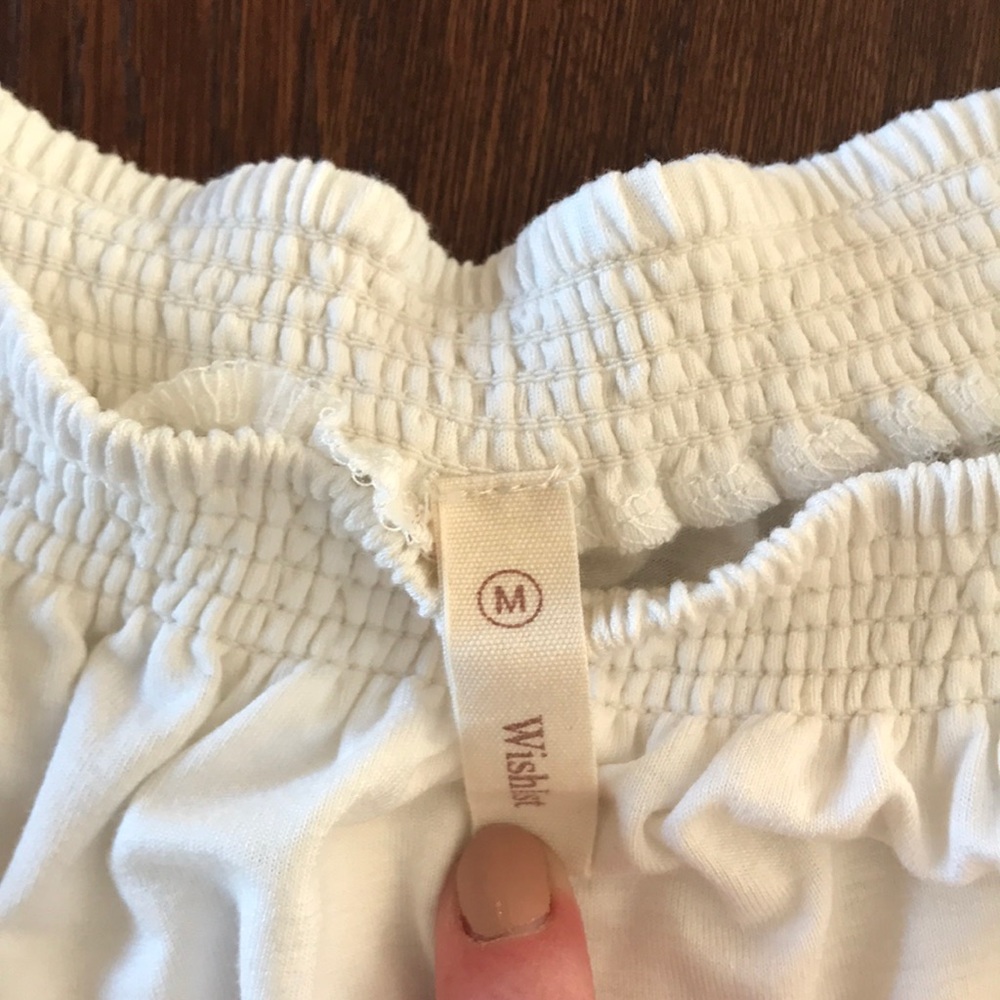 Never worn, off the shoulder tee with fun detail - Picture 3 of 4